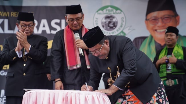 Momen Bang Doel Teteskan Air Mata saat Kenang Ucapan Benyamin Yang Ingin Majukan Masyarakat Betawi