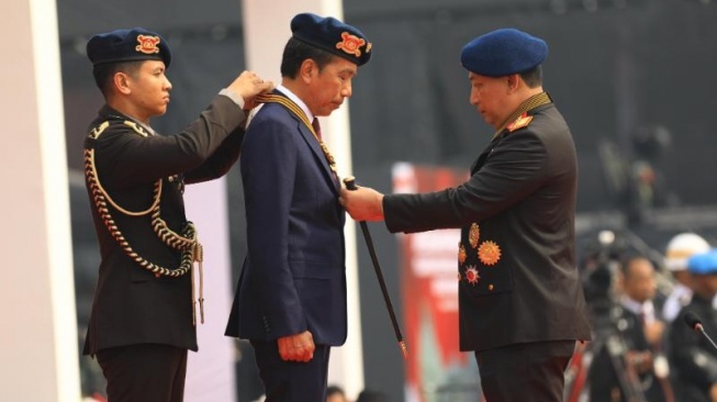 Jokowi Dapat Loka Praja Samrakshana, Kapolri: Sumbangsih Beliau Luar Biasa