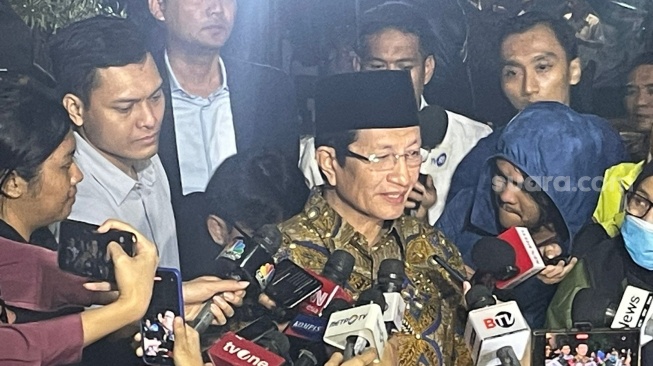 Imam Besar Masjid Istiqlal, Nazaruddin Umar usai bertemu Prabowo di Kertanegara. (Suara.com/Bagaskara)