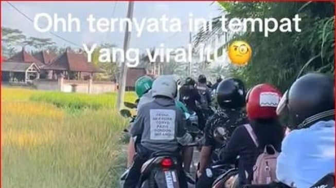 Pemotor Ini Malah Terjebak Macet di Gianyar Gara-gara Mencoba Jalur Alternatif