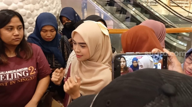 Ria Ricis Bersyukur Dapat Job Film karena Bisa Bayar Sekolah Anak, Lho Memang Tak Dikasih Teuku Ryan?