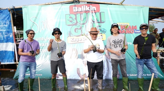 Tanam Mangrove Bareng Slank, Pramono Mau Gantikan Giant Sea Wall Jadi Giant Mangrove Wall