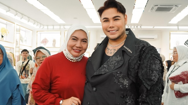 Tak Cuma Fashionable, Ivan Gunawan Ajak Perempuan Aktif dan Sehat