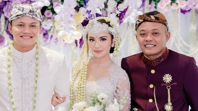 Rizky Febian dan Mahalini Bersama Sule (instagram)