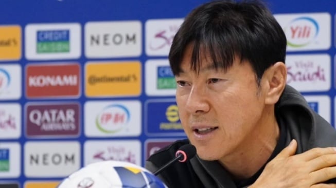 Timnas Indonesia Disebut Lemah, Shin Tae-yong Miringkan Kepala Lalu...