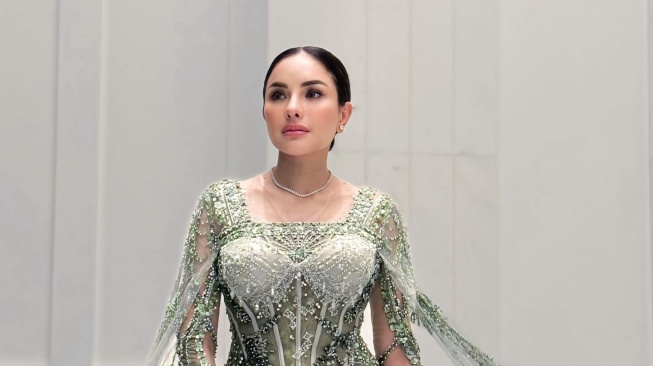 Nikita Mirzani Sentil Teman Artis yang Umrah tapi Di-endorse: Kalau Kalian Mampu...