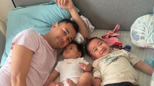 Tatapan Baby Lily Bikin Salfok di Tengah Kabar Raffi Ahmad Jadi Wamen, Netizen: Serius Ini Ayah Gue?