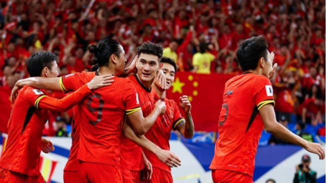 Strategi bertahan dan serangan balik China mampu kalahkan Indonesia dengan skor 2-1.