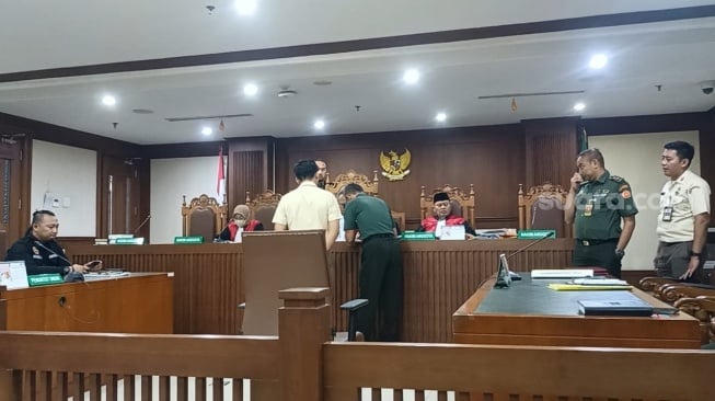 Sidang gugatan atas pangkat Letkol Tituler Deddy Corbuzier di Pengadilan Negeri Jakarta Pusat pada Kamis (17/10/2024). [Suara.com/Rena Pangesti]