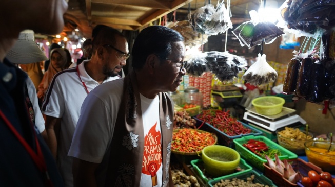 Omzet Anjlok 50 Persen, Pedagang Pasar Munjul Curhat ke Pramono Anung