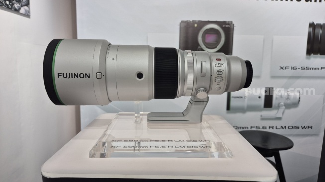 Lensa kamera Fujinon XF500mmF5.6 R LM OIS WR. [Suara.com/Dythia Novianty]