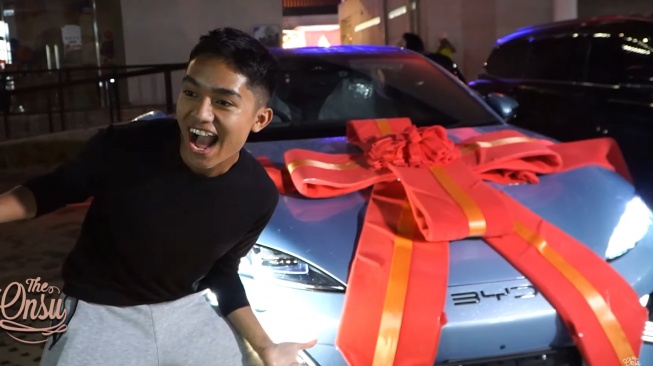 Ruben Onsu Manjakan Betrand Peto dengan Mobil Listrik Mewah BYD Seal, Pajaknya Tak Sampai Jutaan