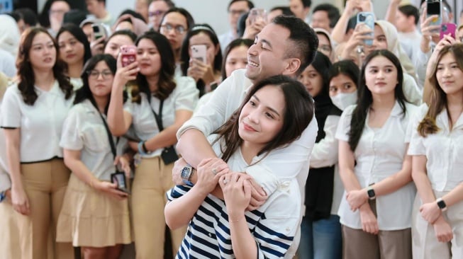 Raffi Ahmad dan Nagita Slavina merayakan anniversary pernikahan mereka yang ke-10 tahun (Instagram/raffinagita1717)