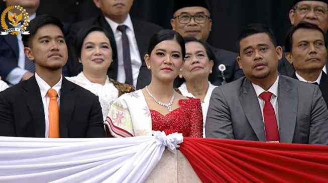 Anak dan Menantu Presiden Jokowi, Kaesang Pangarep, Kahiyang Ayu dan Bobby Nasution saat berada di Gedung MPR. [Tangkapan layar]