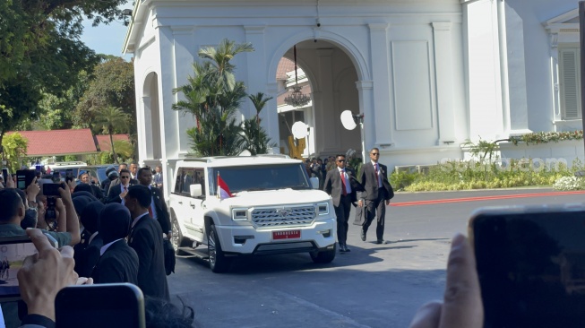 Maung MV3 Garuda Limousine berpelat Indonesia 1 yang ditumpangi Jokowi setelah masa jabatannya berakhir dan digantikan Presiden terpilih, Prabowo Subianto. (Suara.com/Novian)