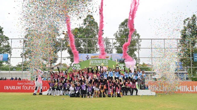 SD Kristen Manahan dan SDN Tempel Juara MilkLife Soccer Challenge Seri Solo