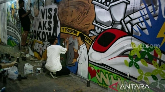 Karya Seni Mural Jadi Cara Anak Muda Solo Sambut Kepulangan Jokowi