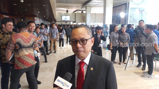 Ketua DPP PDIP, Deddy Sitorus saat ditemui di Komplek Parlemen. (Suara.com/Bagaskara)