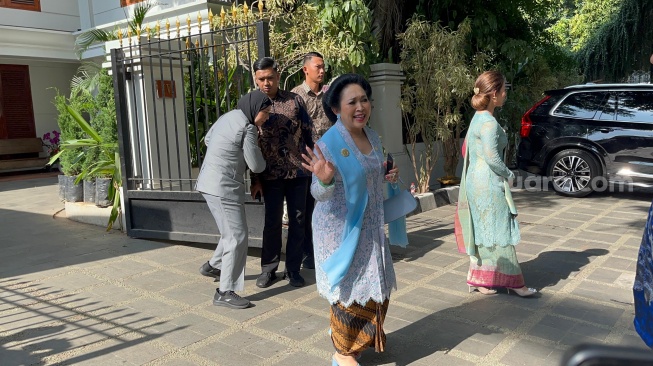 Mantan Istri Senang Betul Prabowo jadi Presiden, Titiek Soeharto Pamer Lenggak-lenggok di Kertanegara