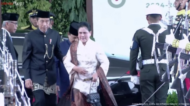 Tas Iriana Jokowi saat pelantikan Prabowo-Gibran. (YouTube/Sekretariat Presiden)