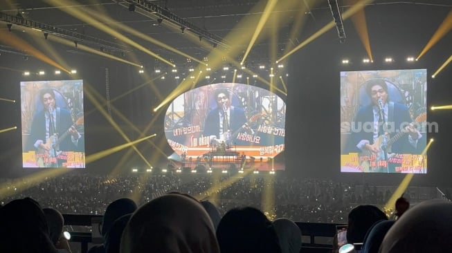 Konser DAY6 di Beach City International Stadium, Ancol Jakarta Utara pada Minggu (20/10/2024). [Suara.com/Rena Pangesti]