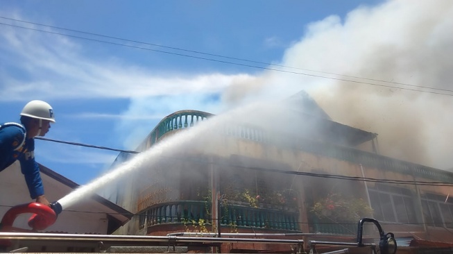 Rumah Makan Terbakar di Pasar Raya Padang, Kerugian Capai Ratusan Juta