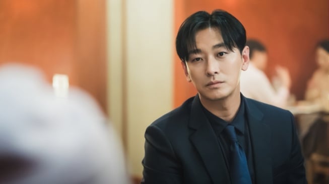 Setelah 18 Tahun Kembali ke Romance Ini Peran Ju Ji Hoon di Love Your Enemy