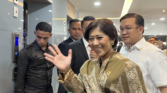 Menteri Komunikasi dan Digital (Menkomdigi) Meutya Hafid saat ditemui di kantornya, Jakarta, Senin (21/10/2024). [Suara.com/Dicky Prastya]