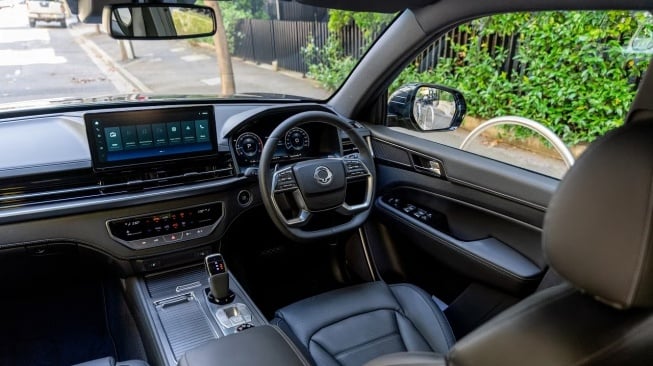 Interior SsangYong Rexton 2024 Yang Memiliki Kemiripan Dengan 'Maung Garuda' Buatan PT Pindad. (Foto: Istimewa)