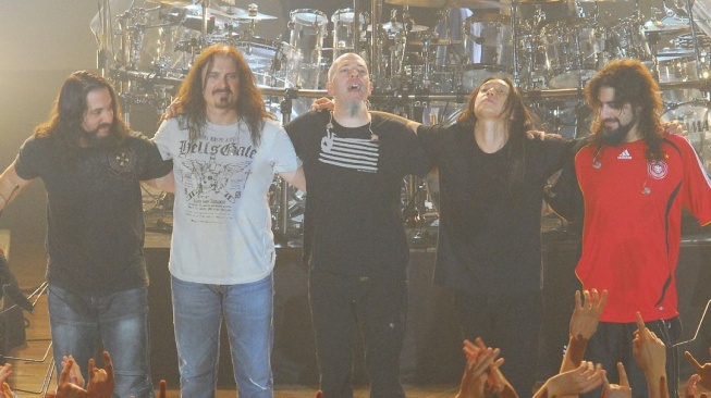 Cetak Sejarah, Dream Theater Kembali Tampil Bareng Mike Portnoy Setelah 14 Tahun