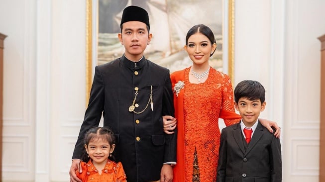 Selvi Ananda, Gibran Rakabuming Raka, dan anak-anak (Instagram/bennusorumba)