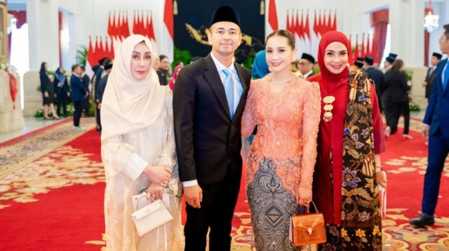 Adu Gaya Mama Rieta dan Mama Amy di Pelantikan Raffi Ahmad Menjadi Utusan Khusus (Instagram)