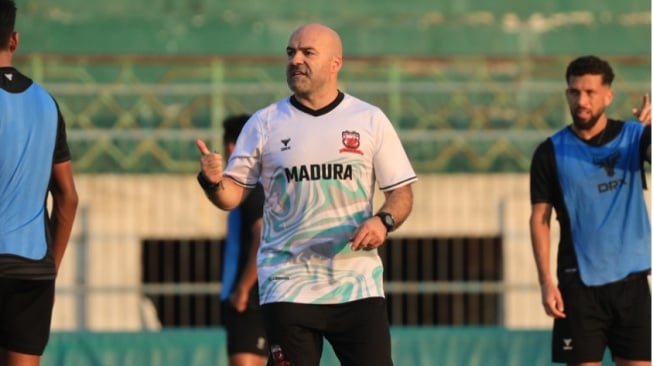 Madura United Masih Terjebak Zona Merah, Paulo Meneses Ungkap Hal Positif