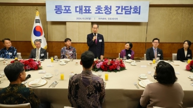 Pelatih Timnas Indonesia, Shin Tae-yong bertemu dengan Perdana Menteri (PM) Korea Selatan, Han Duck-soo di Jakarta, Minggu (20/10/2024). [Dok. Kantor Perdana Menteri Korea Selatan]