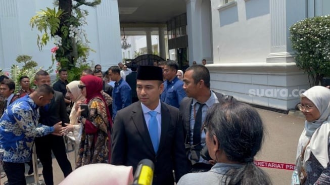 Raffi Ahmad usai dilantik sebagai Utusan Khusus Presiden Prabowo Subianto. (Suara.com/Novian)