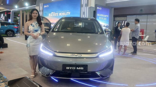 Mobil Listrik Mewah BYD M6 Curi Perhatian di GIIAS Semarang 2024, Ini Keunggulannya!