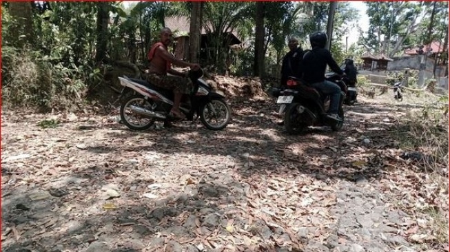 Ruas Jalan di Bali Ini Bisa Bikin Baut Kendaraan Lepas Karena Mirip Lintasan Offroad