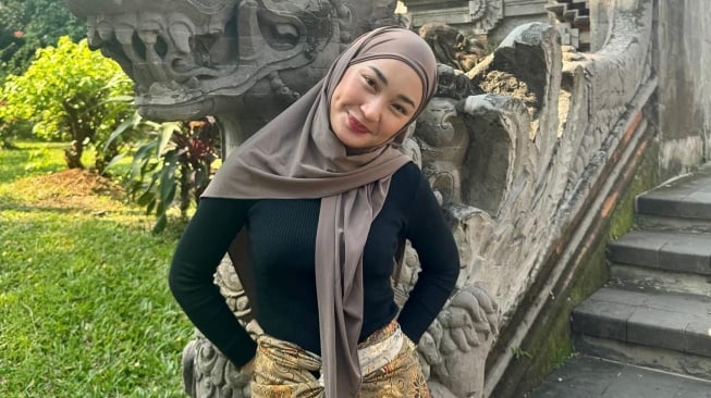 Dinda Rimby Digeruduk Netizen Diduga Selingkuh dengan Striker Timnas Indonesia: Berjilbab Belum Tentu Benar