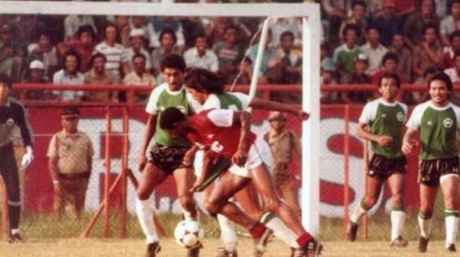 Laga Niac Mitra vs Arsenal pada 16 Juni 1983 [Ferdy Wenas Photography/Facebook Soccer One]