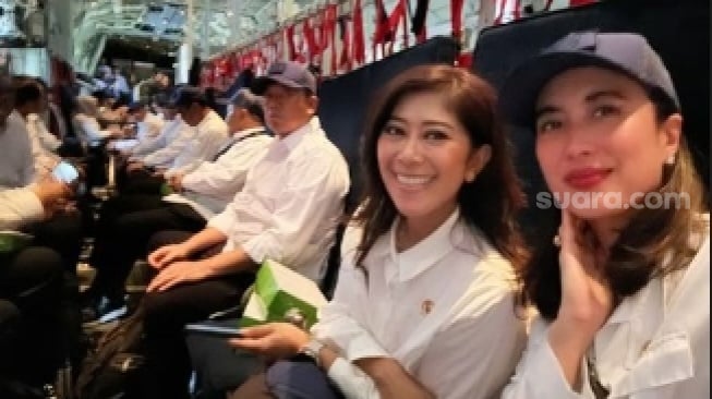 Menteri Komunikasi dan Digital, Meutya Hafid saat mengunggah detik-detik berangkat dengan jajaran Kabinet Merah Putih ke acara pembekalan Magelang dengan menaiki Pesawat Hercules. (tangkapan layar/Instagram)