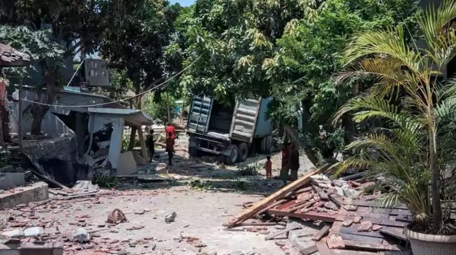 Kronologi Hotel di Lamongan Luluh Lantak Diseruduk Kontainer