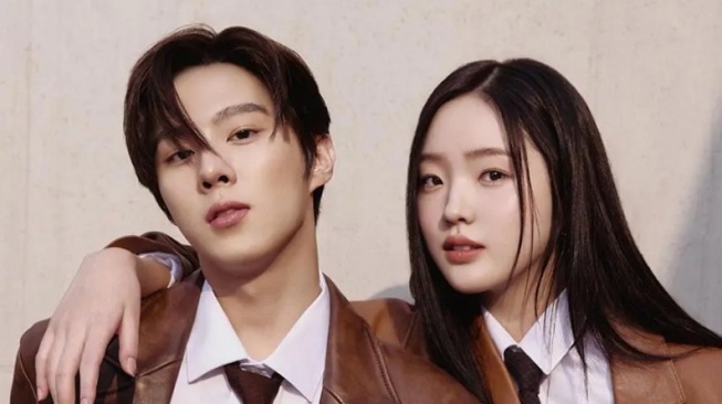 Dikonfirmasi Pacaran, Kim Woo Seok dan Kang Na Eon Cinlok Saat Syuting Social Savvy Class 101