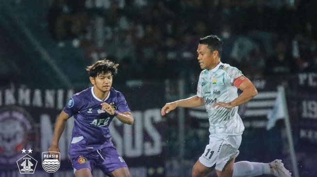 Hasil Persik Kediri vs Persib Bandung: Pangeran Biru Hajar Macan Putih 2-0