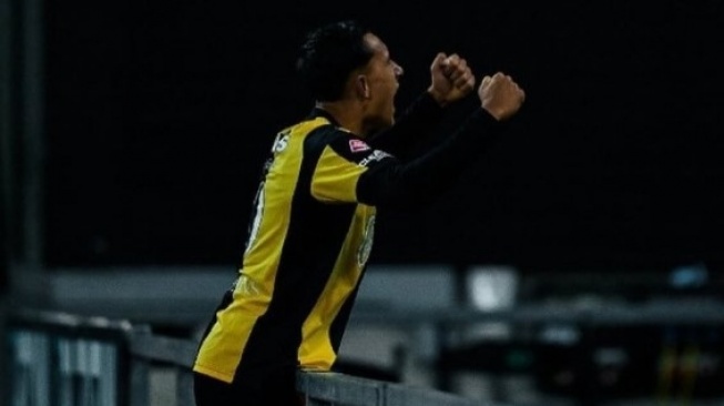 Pemain keturunan Indonesia, Miliano Jonathans sukses menambah pundi-pundi golnya bersama klub Belanda, Vitesse [Instagram @onsgeelzwart.nl]