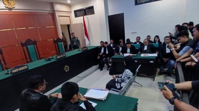 Sidang kasus guru honorer Supriyani yang dituduh telah menganiaya anak polisi. (Antara)