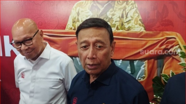 Wiranto Siap Ikuti Prabowo Pakai Mobil Maung : Masak Saya Bantah Perintah