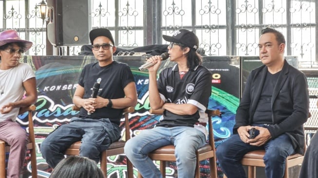 Slank saat menggelar konferensi pers "Pasar Malam Empat Satoe Slank” di kawasan Kebayoran Baru, Jakarta Selatan, Selasa (29/10/2024). [Instagram @slankdotcom]