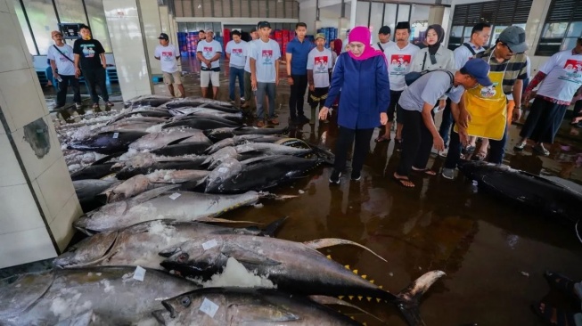 Khofifah Janji Bangun SPBU Khusus Nelayan di Sendang Biru Malang