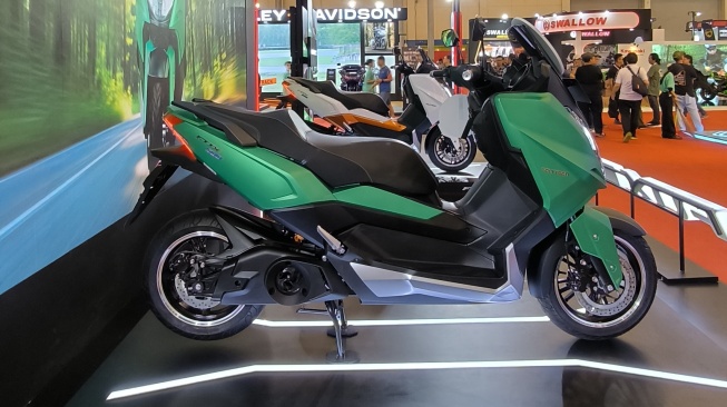 Motor listrik Polytron Fox 500 dijual lebih murah di IMOS 2024. [Suara.com/Liberty Jemadu]