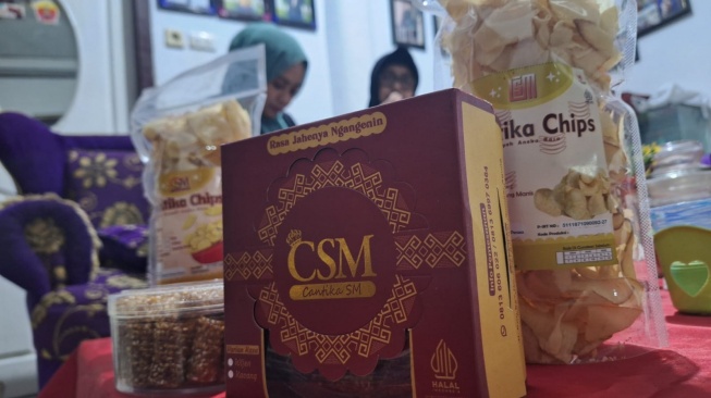 ting ting jahe, produk UMKM binaan Kampung Berseri Astra di Kelurahan Sumber Agung, Kecamatan Kemiling, Bandar Lampung. [Suara.com/Wakos Gautama]